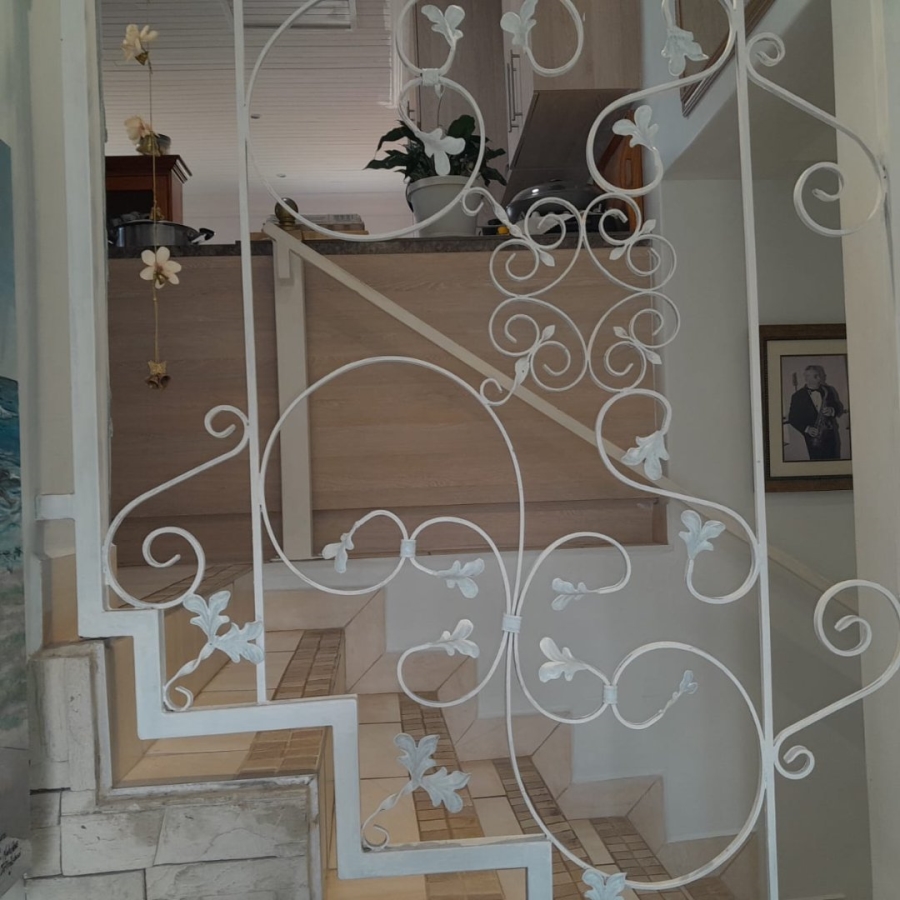 4 Bedroom Property for Sale in Wavecrest Eastern Cape